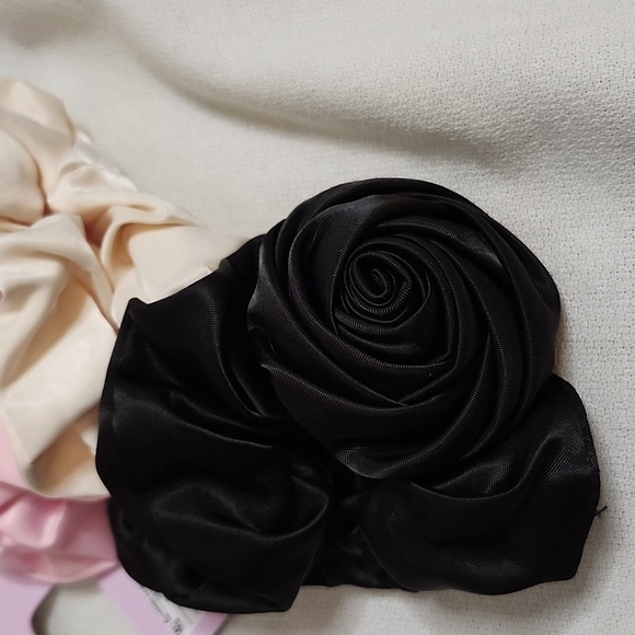 Hello Kitty & Friends X Primark 3pc Set & Matching Wild Fable Scrunchies - Picture 7 of 16